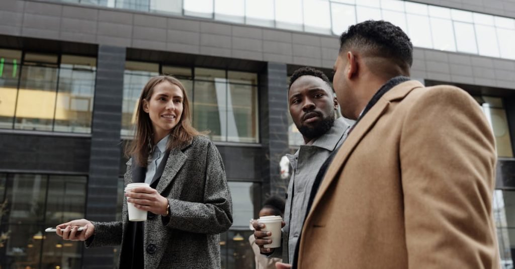 découvrez l'importance et l'impact des femmes dans le networking. apprenez comment elles transforment les relations professionnelles et bâtissent des réseaux solides pour favoriser l'égalité et l'innovation dans le monde du travail.
